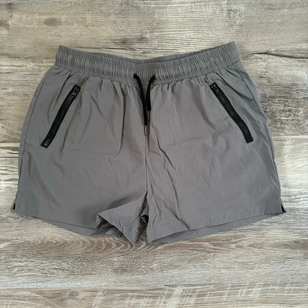 SOLD Gray essential mens short shorts lined
Adjustable waist - Picture 2 of 7